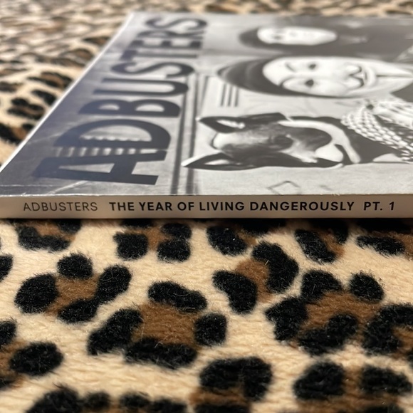 2016 ADBUSTERS Magazine Vol. 24 No. 2 Spooky Vendetta Anarchy Anonymous Mask - Picture 4 of 17